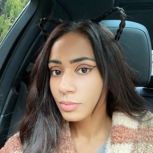 Meet your Posher, Ava